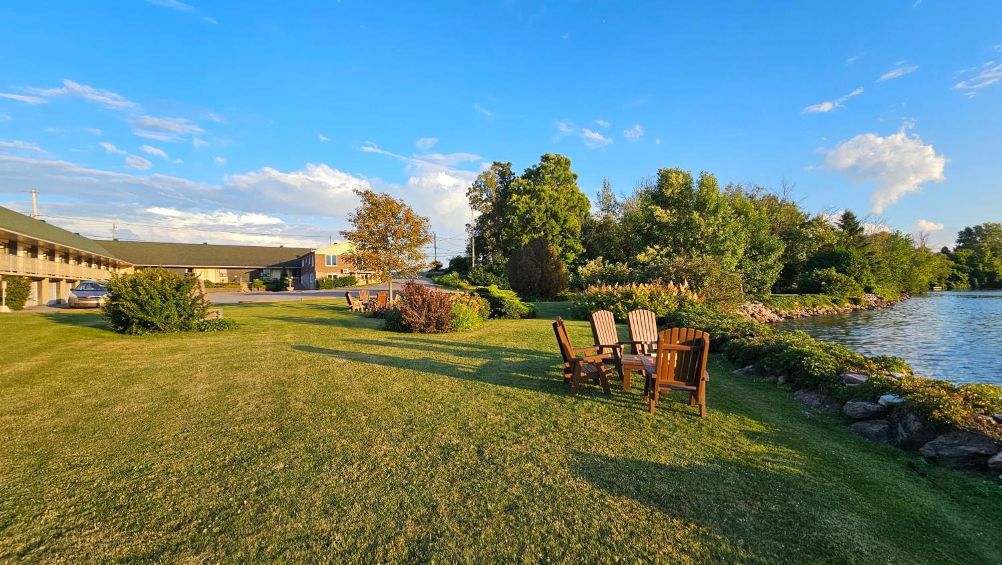 Hotel Oasis Lac St-Louis Salaberry-de-Valleyfield Zewnętrze zdjęcie